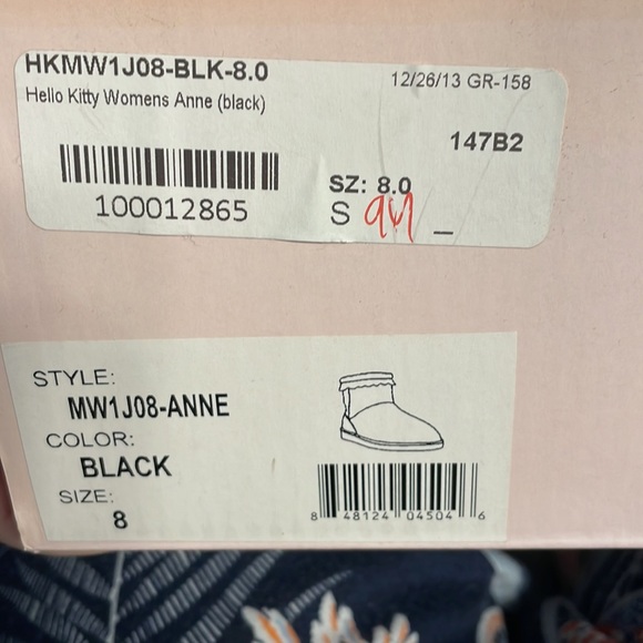 Official Sanrio hello kitty boots NEW SO CUTE!! Collectors item - Picture 8 of 8